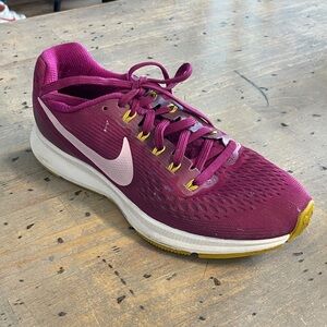 Nike Zoom Women's Maroon Running Shoes
